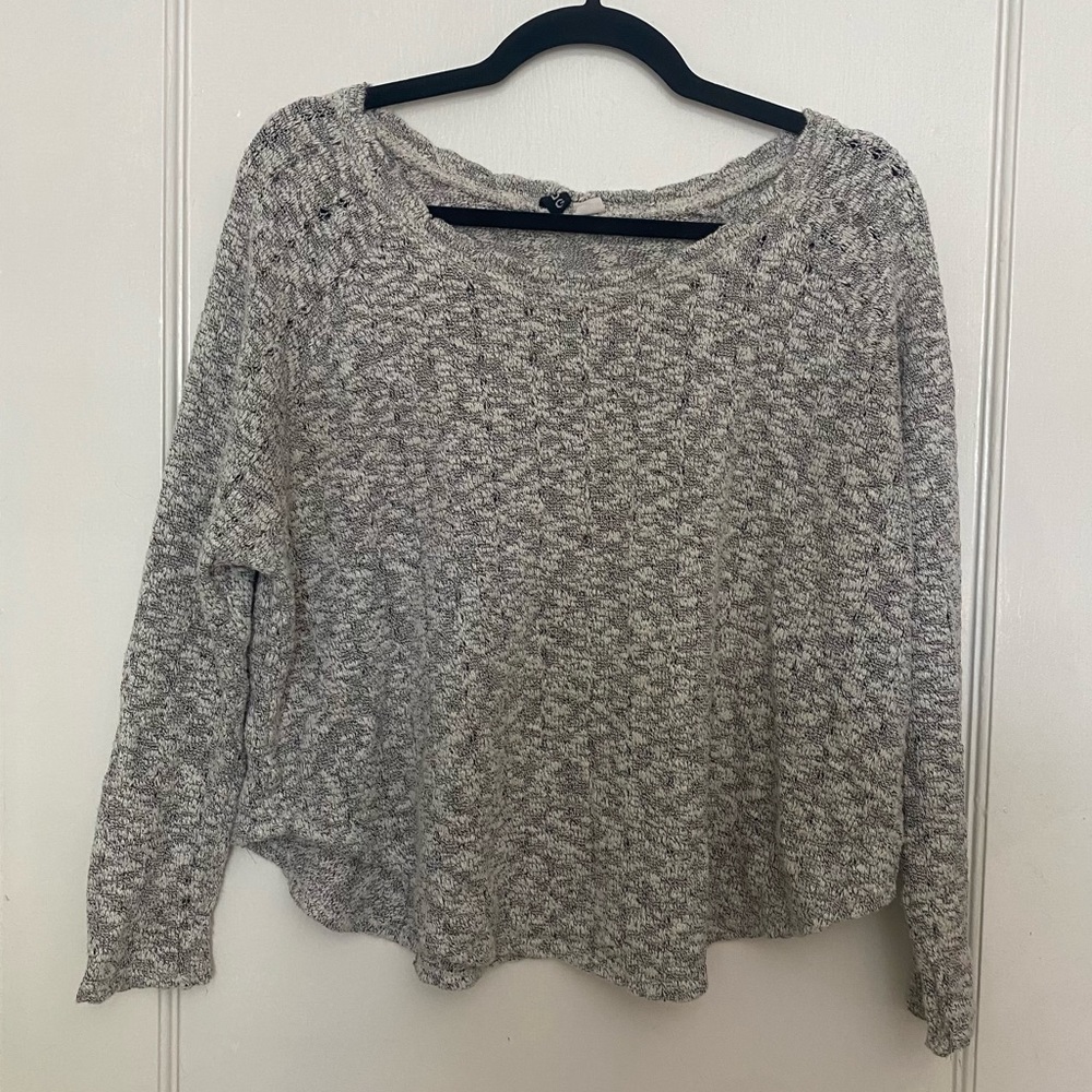 🤍 UO LIGHT SWEATER 🤍